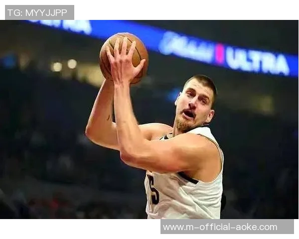 约基奇被断球，拉文反击飘逸扣篮终结——NBA赛场上的极速精彩瞬间