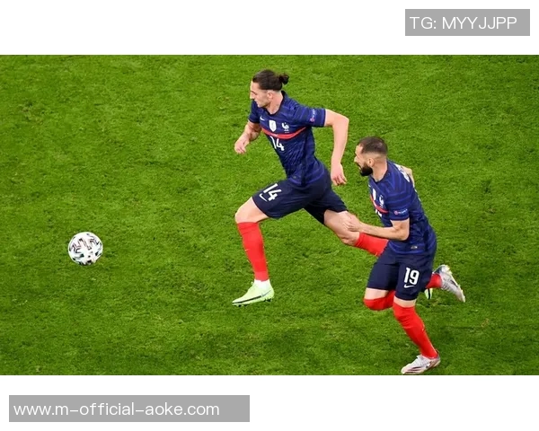 真硬啊!杜伦强吃特纳转身上篮打成2+1,分差达到20分的比赛盛况 真硬啊!杜伦强吃特纳转身上篮打成2+1,分差达到20分的比赛盛况